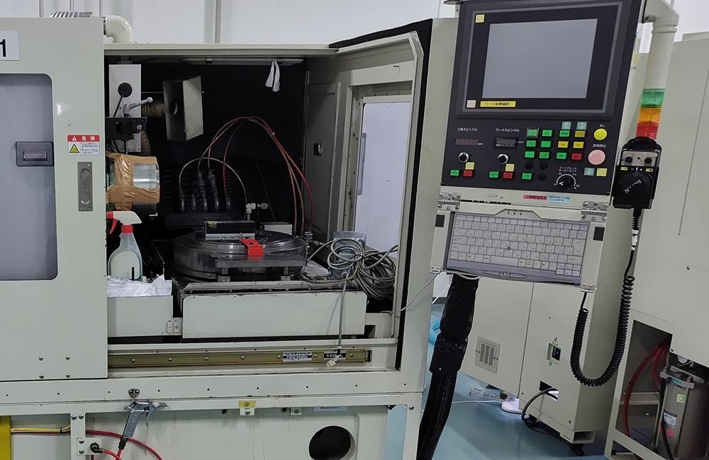 精密非球面金型加工機のレトロフィット工事